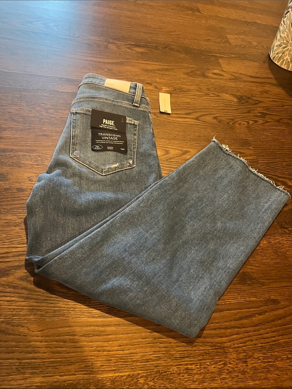 PAIGE ANESSA STRAIGHT Jean NWT Size 27